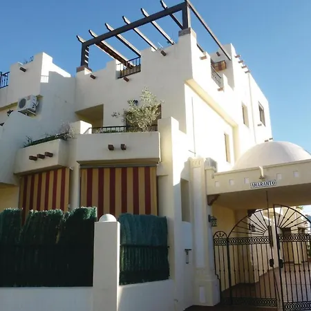 3 Bedroom Awesome In بيت للعطل نيرخا