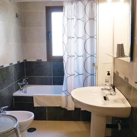 3 Bedroom Awesome In نيرخا